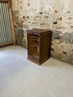 Meuble à rideau vintage bois