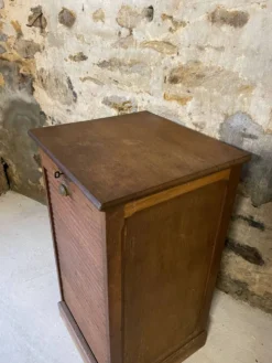 Meuble à rideau vintage bois