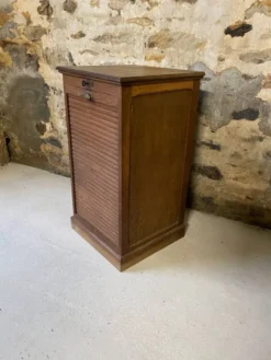 Meuble à rideau vintage bois