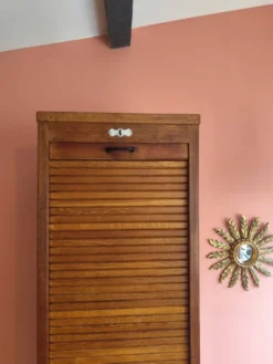 Meuble à rideaux