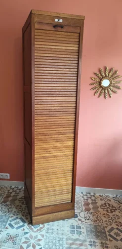 Meuble à rideaux