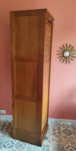 Meuble à rideaux