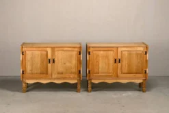 Meubles de chevet ou buffets en chêne de style danois des années 50 par Henning Kjærnulf