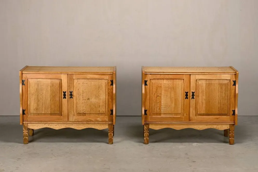 Meubles de chevet ou buffets en chêne de style danois des années 50 par Henning Kjærnulf
