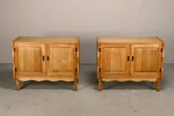 Meubles de chevet ou buffets en chêne de style danois des années 50 par Henning Kjærnulf