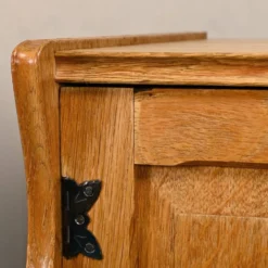 Meubles de chevet ou buffets en chêne de style danois des années 50 par Henning Kjærnulf
