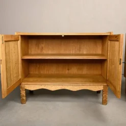 Meubles de chevet ou buffets en chêne de style danois des années 50 par Henning Kjærnulf