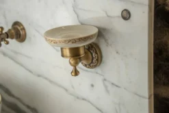 Meuble sous vasque ancien de 1928 en bois et marbre avec miroir éclairant