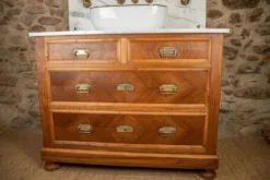 Meuble sous vasque ancien de 1928 en bois et marbre avec miroir éclairant