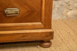 Meuble sous vasque ancien de 1928 en bois et marbre avec miroir éclairant