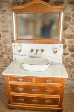 Meuble sous vasque ancien de 1928 en bois et marbre avec miroir éclairant