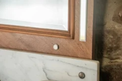 Meuble sous vasque ancien de 1928 en bois et marbre avec miroir éclairant