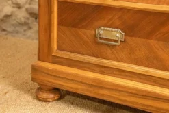 Meuble sous vasque ancien de 1928 en bois et marbre avec miroir éclairant