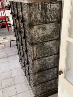 Meuble Strafor à clapets