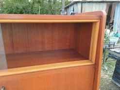 Meubles vitrine des années 50 bois et vitres
