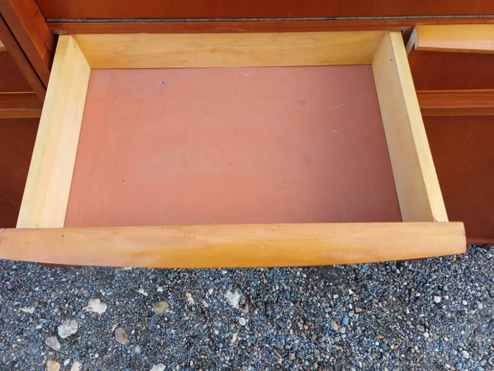 Meubles vitrine des années 50 bois et vitres