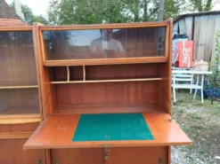 Meubles vitrine des années 50 bois et vitres
