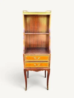 Meuble étagère de style Louis XVI en acajou et laiton