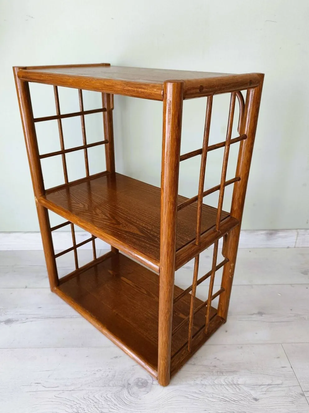 Meuble étagère en rotin et bois