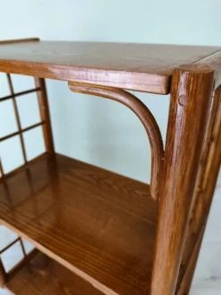 Meuble étagère en rotin et bois