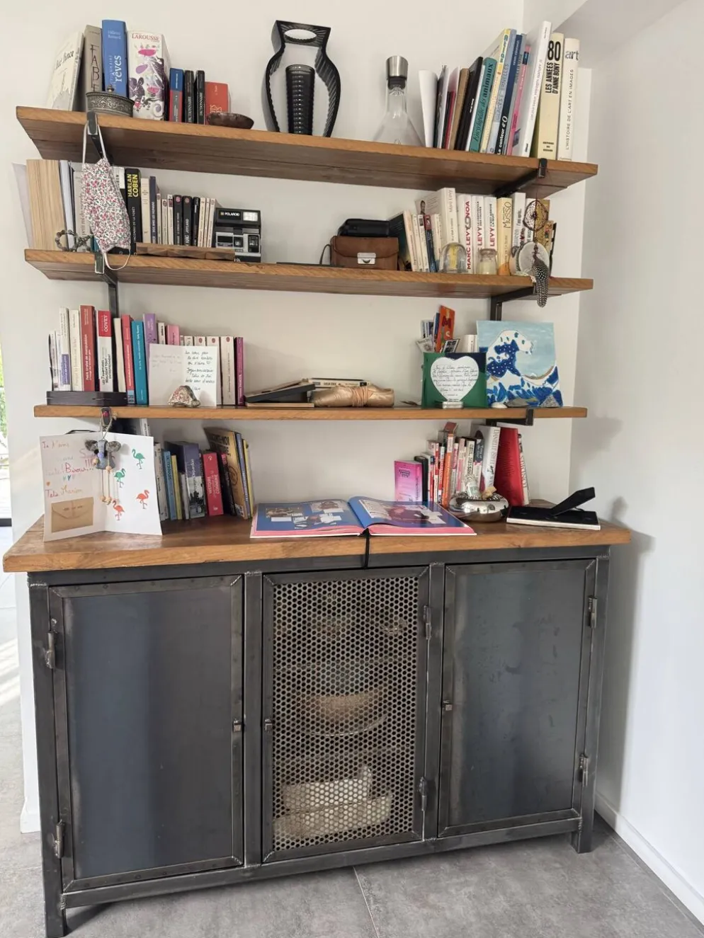 Meuble étagères et placards en métal et bois