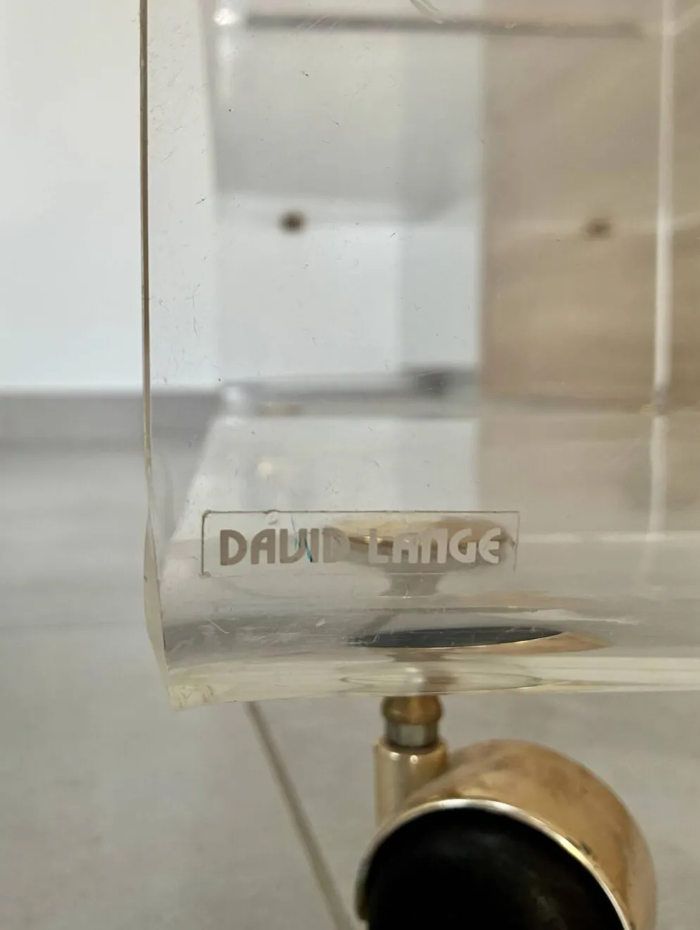 Meuble tele hi-fi en plexiglas transparent 1980 signé David Lange