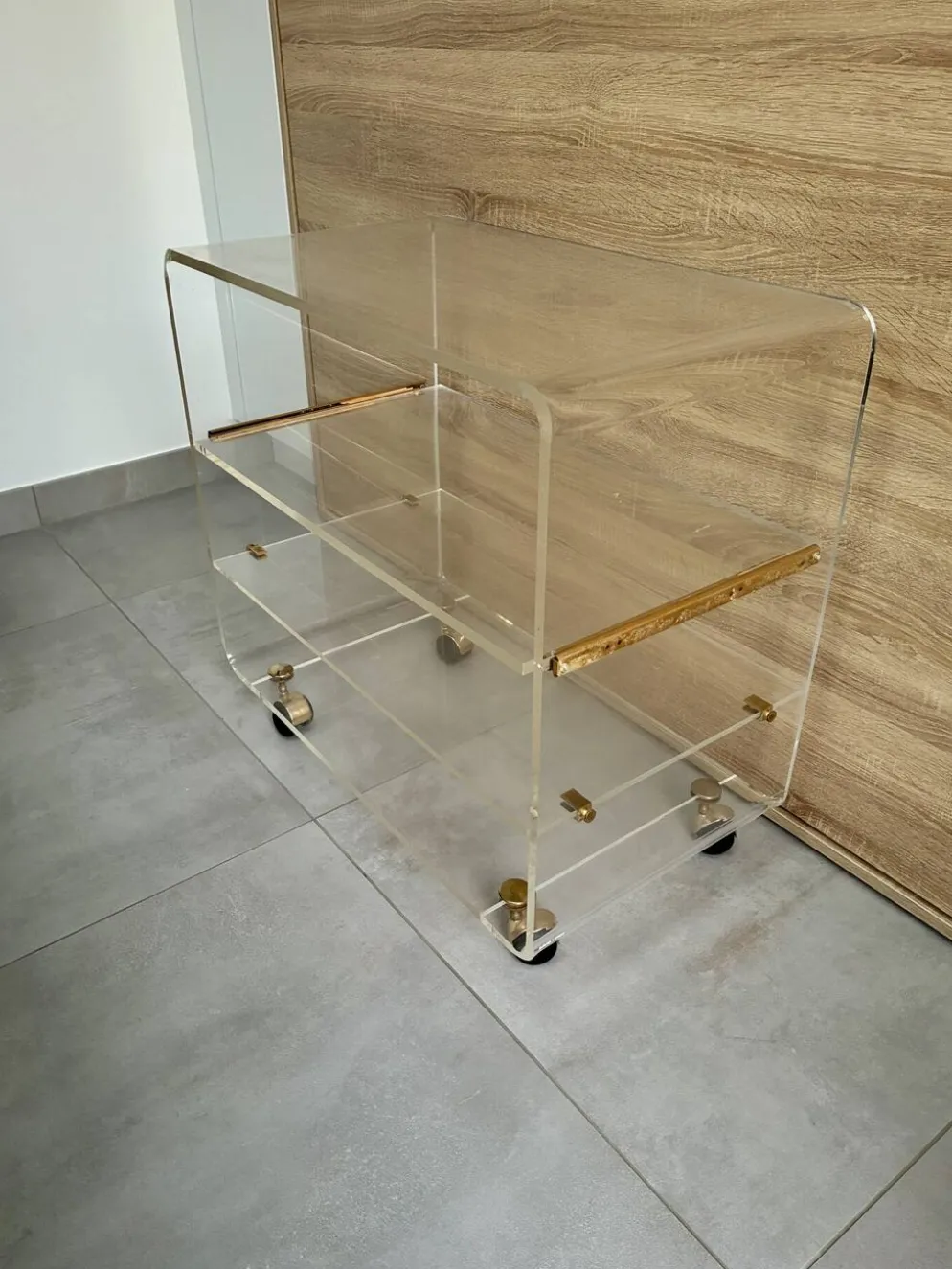 Meuble tele hi-fi en plexiglas transparent 1980 signé David Lange