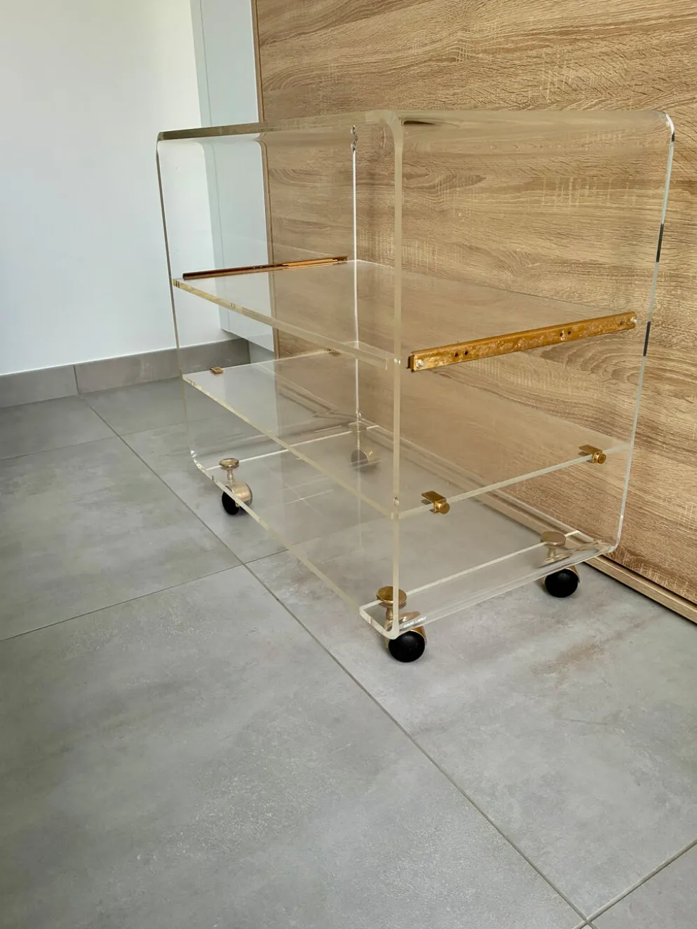 Meuble tele hi-fi en plexiglas transparent 1980 signé David Lange