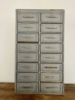 Meuble à tiroirs