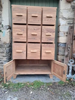Meuble à tiroirs