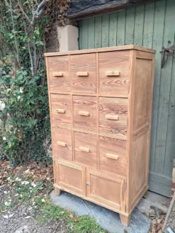 Meuble à tiroirs
