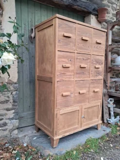 Meuble à tiroirs