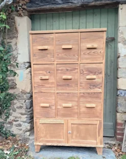 Meuble à tiroirs