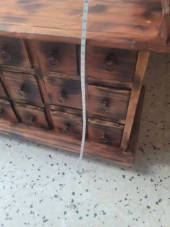 Meuble à tiroirs