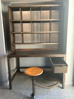Meuble tri postal avec tabouret