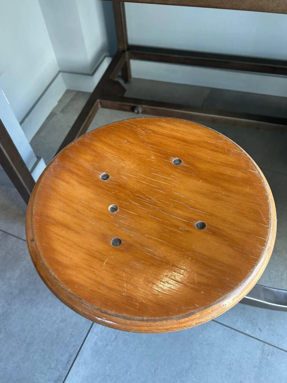 Meuble tri postal avec tabouret