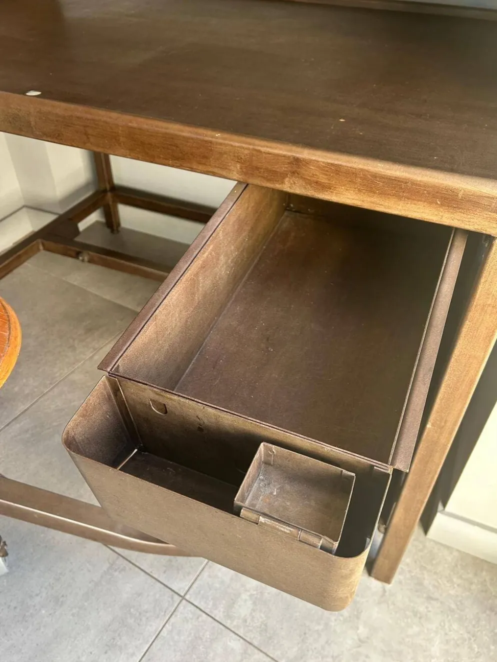 Meuble tri postal avec tabouret
