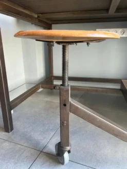 Meuble tri postal avec tabouret