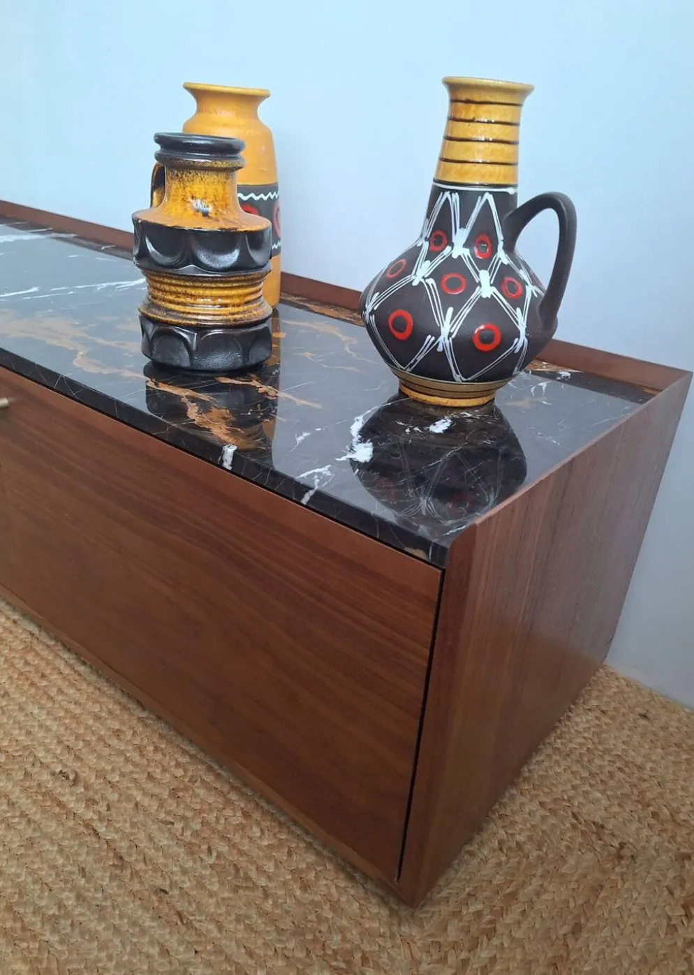 Meuble TV AMPM Noham, enfilade noyer et marbre ambré