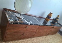 Meuble TV AMPM Noham, enfilade noyer et marbre ambré
