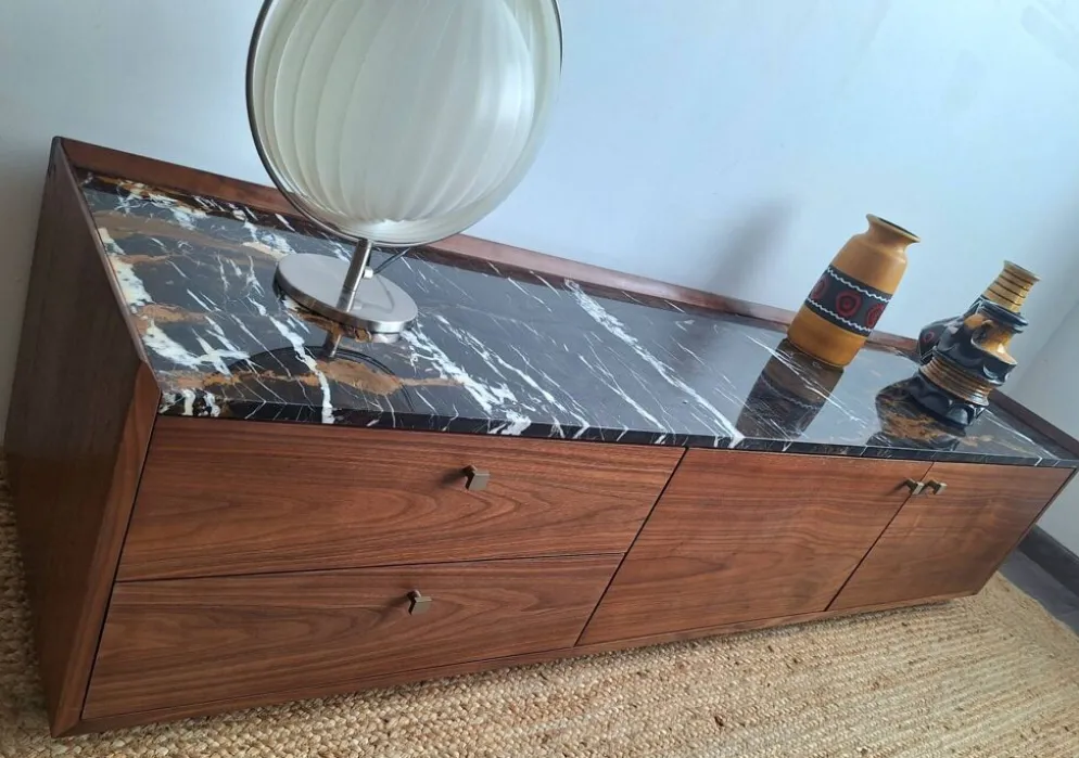 Meuble TV AMPM Noham, enfilade noyer et marbre ambré