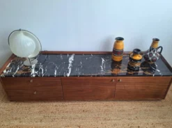 Meuble TV AMPM Noham, enfilade noyer et marbre ambré