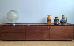 Meuble TV AMPM Noham, enfilade noyer et marbre ambré