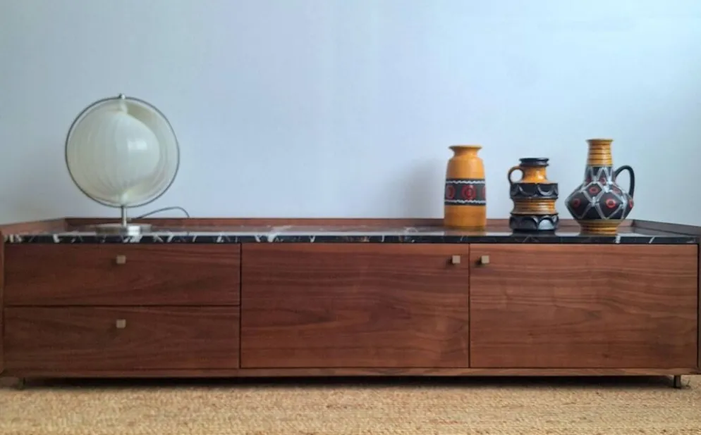 Meuble TV AMPM Noham, enfilade noyer et marbre ambré