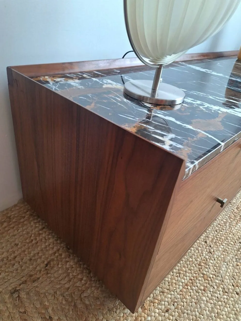 Meuble TV AMPM Noham, enfilade noyer et marbre ambré