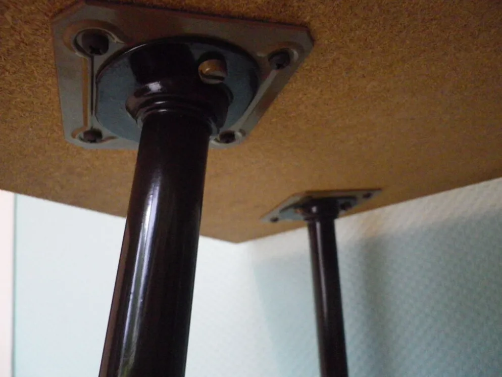 Meuble TV formica, 2 plateaux, sur roulettes atypiques incurvées - Années 60