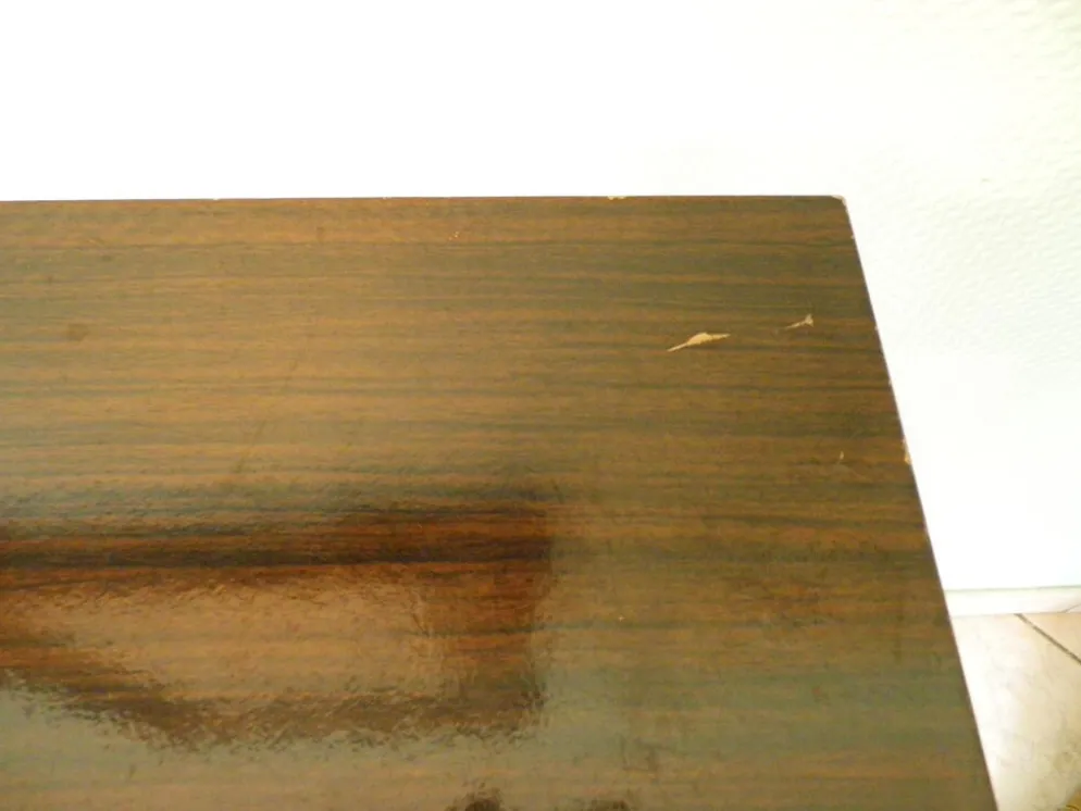 Meuble TV formica, 2 plateaux, sur roulettes atypiques incurvées - Années 60