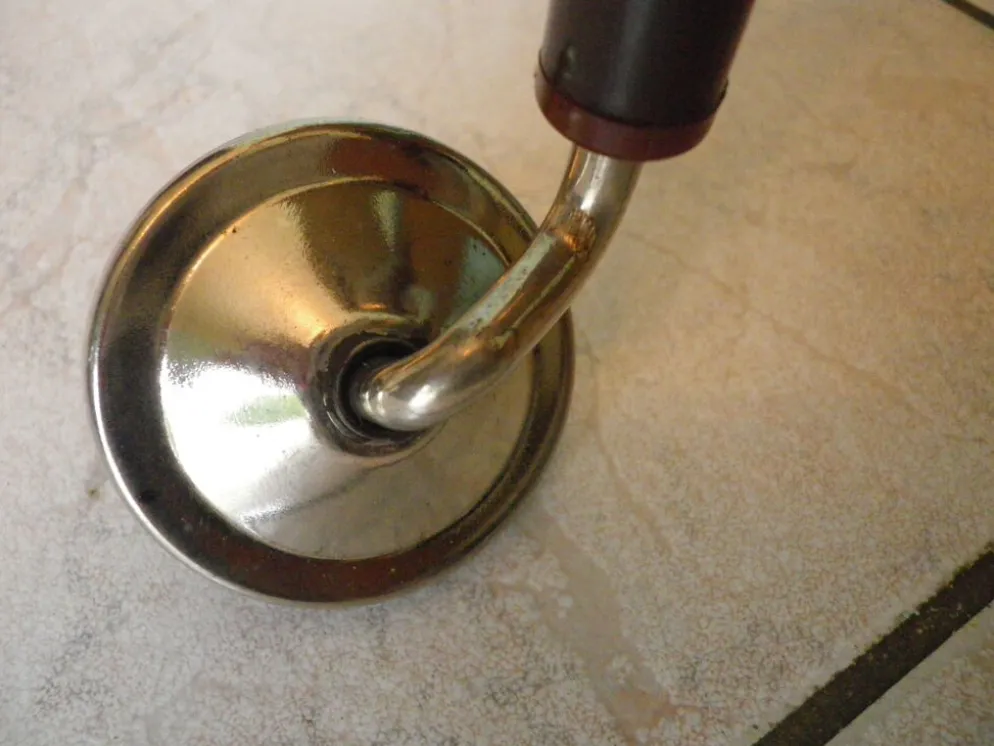 Meuble TV formica, 2 plateaux, sur roulettes atypiques incurvées - Années 60