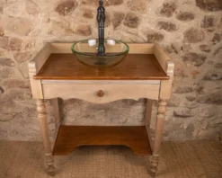 Meuble vasque en bois massif de style Louis-Philippe