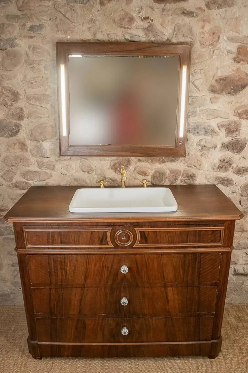 Meuble vasque Louis-Philippe en noyer & miroir LED assorti